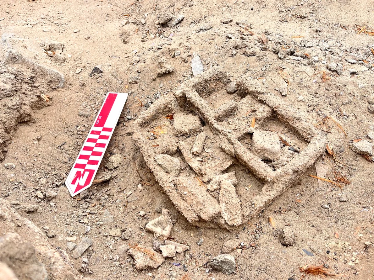O sculptură neobișnuită, cu o vechime de 3.800 de ani, descoperită de arheologi (© Ministerio de Cultura del Perú)  