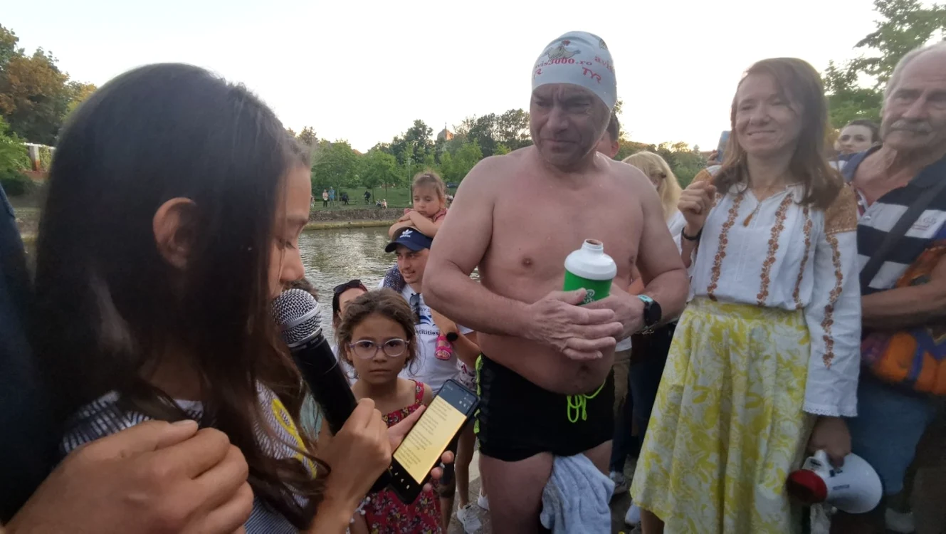 Avram Iancu a înotat 12 ore în Bega FOTO Ş.Both