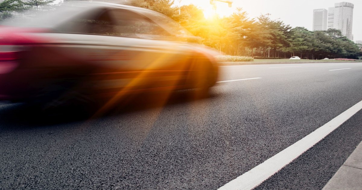 Șofer prins cu 172 km/h în Buzău, în timp ce își ducea tatăl rănit la spital. Polițiștii i-au deschis drumul până la UPU, apoi l-au amendat