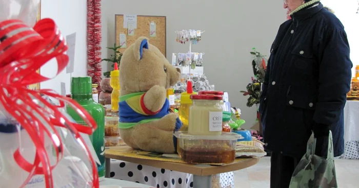 Atracţia principală a evenimentului pare a fi standul cu produse apicole