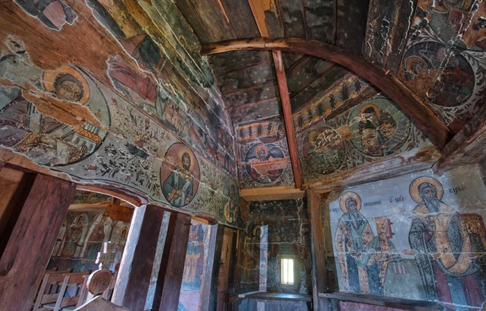 Biserica de lemn restaurată din satul Urşi - Vâlcea marea câştigătoare a premiilor europene pentru patrimoniu în 2021 Foto Camil Iamandescu