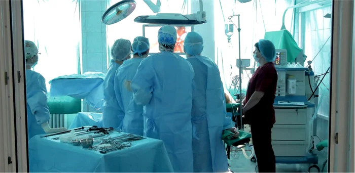 Fără echipamente de protecție, medicii ajung să fie contaminați cu noul coronavirus