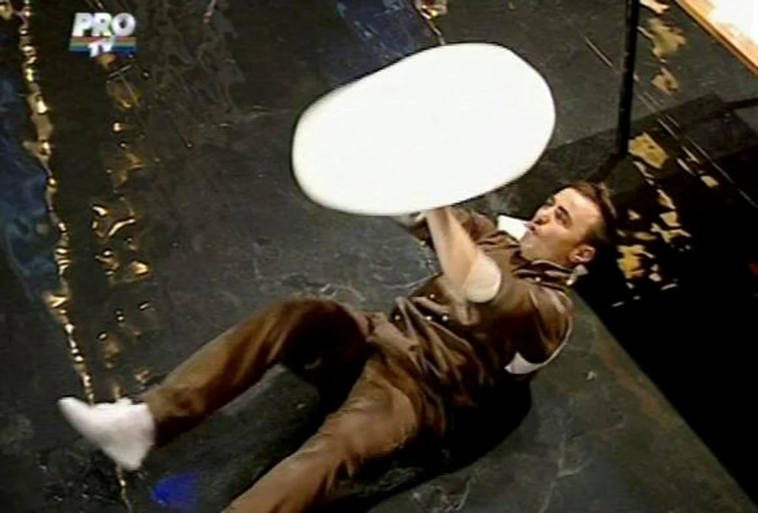 În urmă cu trei ani, Claudiu a impresionat juriul de la "Românii au talent" cu jongreliile lui cu blaturi de pizza