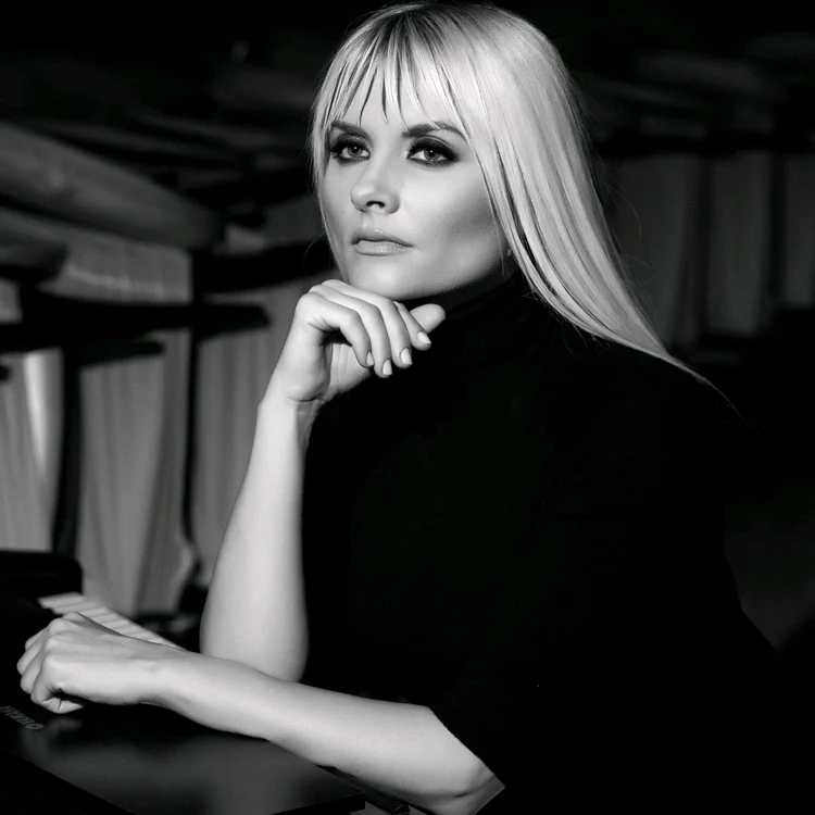 
    Ianna Novac  