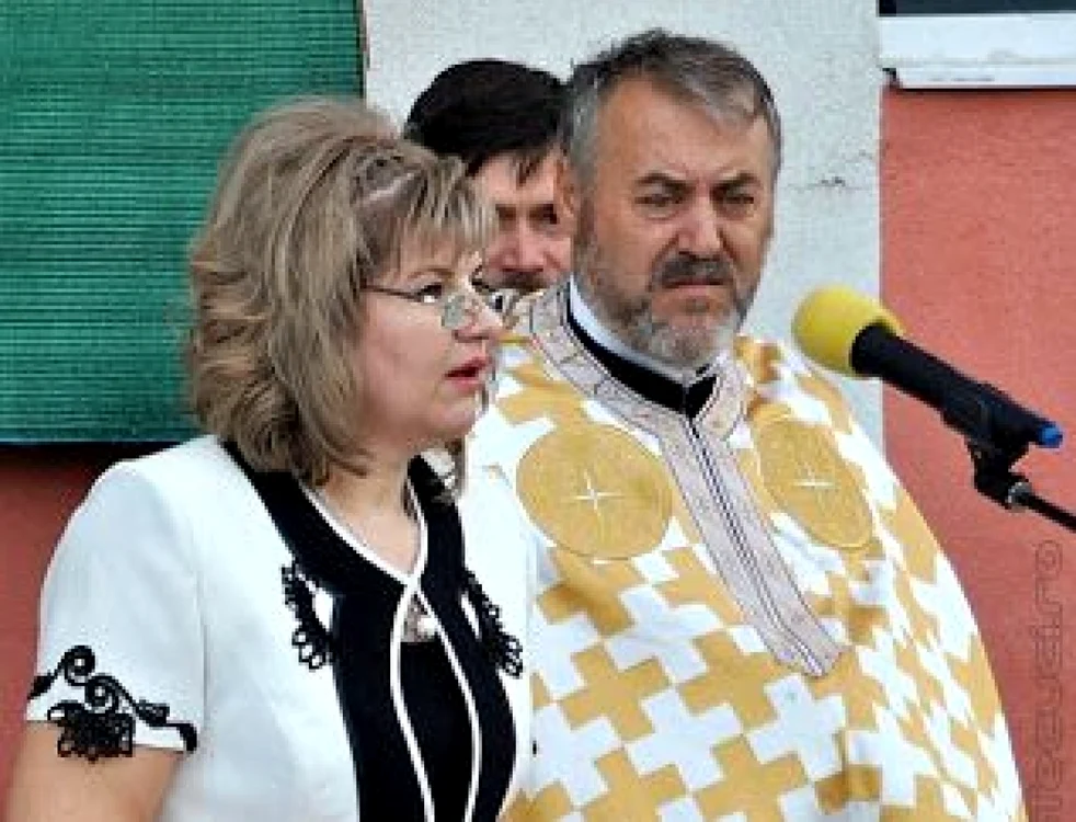 Preotul Vasile Jalbă şi soţia sa Foto: decibel-tecuci.blogspot.ro