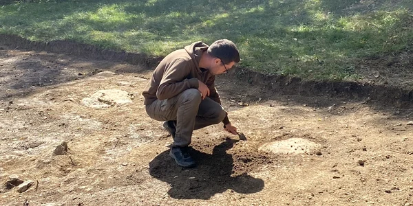 Bază de coloane descoperită la Costești  Foto Cetăți Dacice , CJ Hunedoara (3) jpg
