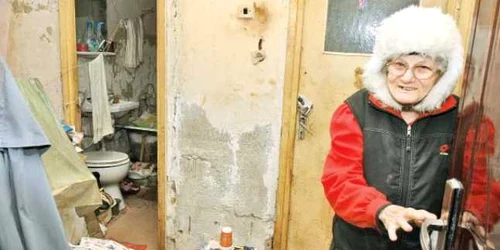 Garsoniera insalubră în care locuieşte Magdalena Kohuth, o miză importantă pentru rechinii imobiliari