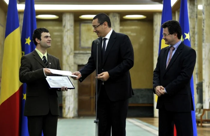 Ionut Budişteanu primeşte Diplomă de Excelenţă din partea Guvernului. FOTO. guv.ro