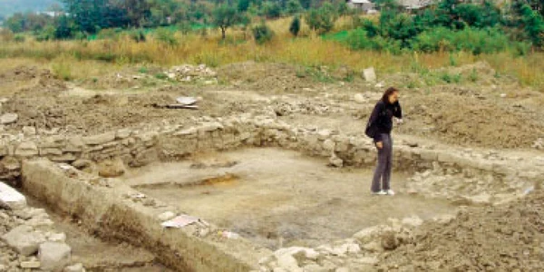 Judeţ cu judeţ: Locuitorii din Câmpina vor încerca să intre în Cartea Recordurilor cu o pensulă lungă de patru metri