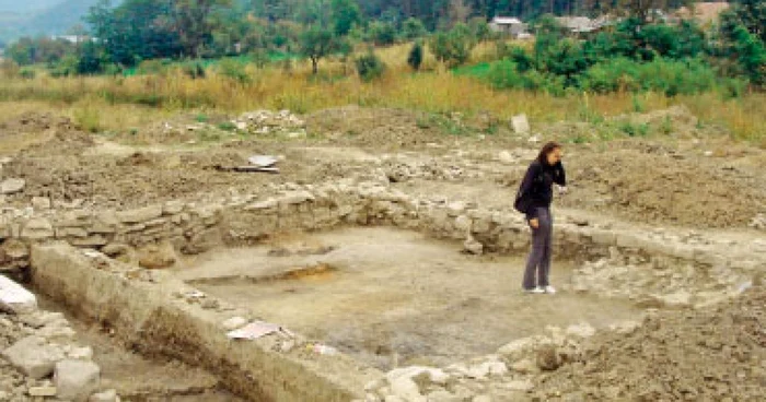 Judeţ cu judeţ: Locuitorii din Câmpina vor încerca să intre în Cartea Recordurilor cu o pensulă lungă de patru metri