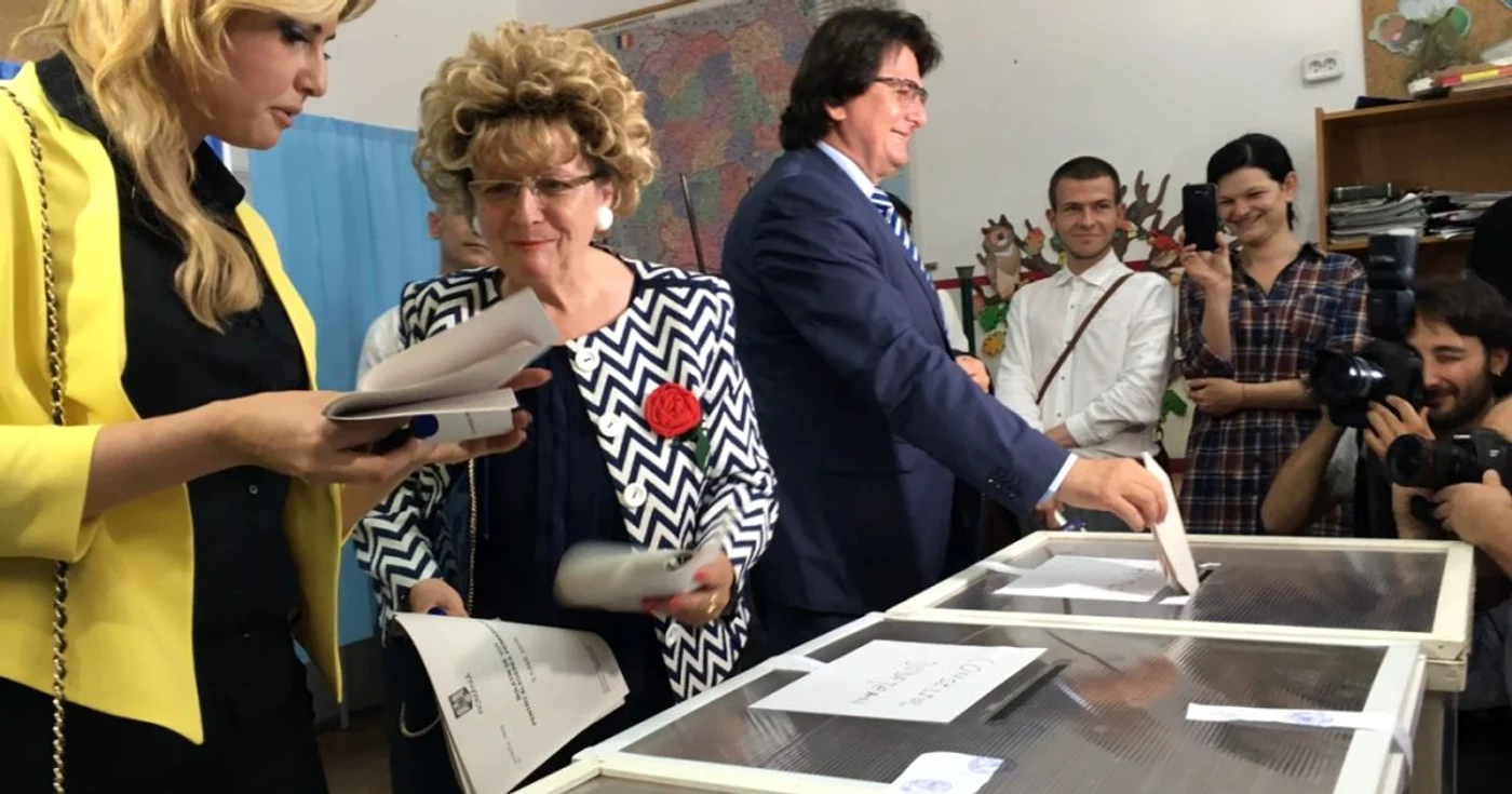 Nicolae Robu a venit la vot cu familia FOTO debanat.ro