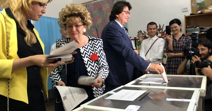 Nicolae Robu a venit la vot cu familia FOTO debanat.ro