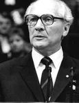 Erich Honecker, din lagărul nazist la preşedinţia Germaniei de Est jpeg