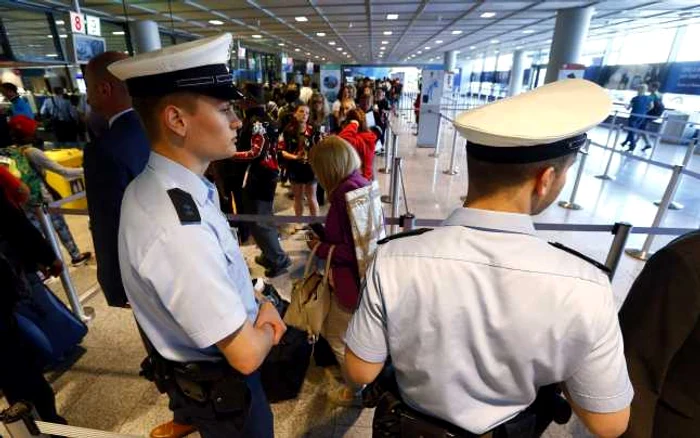 Telefoanele mobile nu vor mai fi permise la bordul avioanelor cu destinaţia SUA, dacă au bateriile descărcate FOTO Reuters