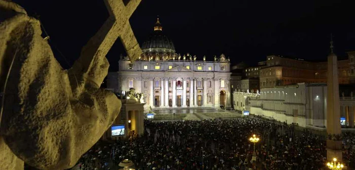 Printre miile de pelerini prezenţi la Vatican pe durata Conclavului se numără şi reprezentanţi ai victimelor preoţilor acuzaţi de pedofilie. FOTO Reuters