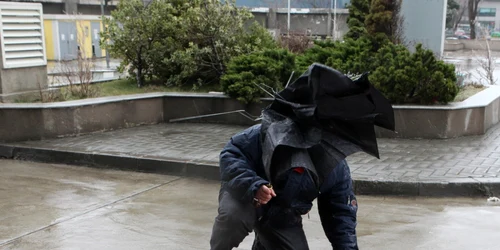 Gheaţă polei ploaie FOTO Florin Şuler