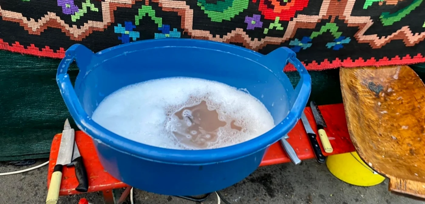 Ligheanul folosit de un comerciant pentru a spăla ustensilele cu care gătea FOTO: CJPC Constanţa