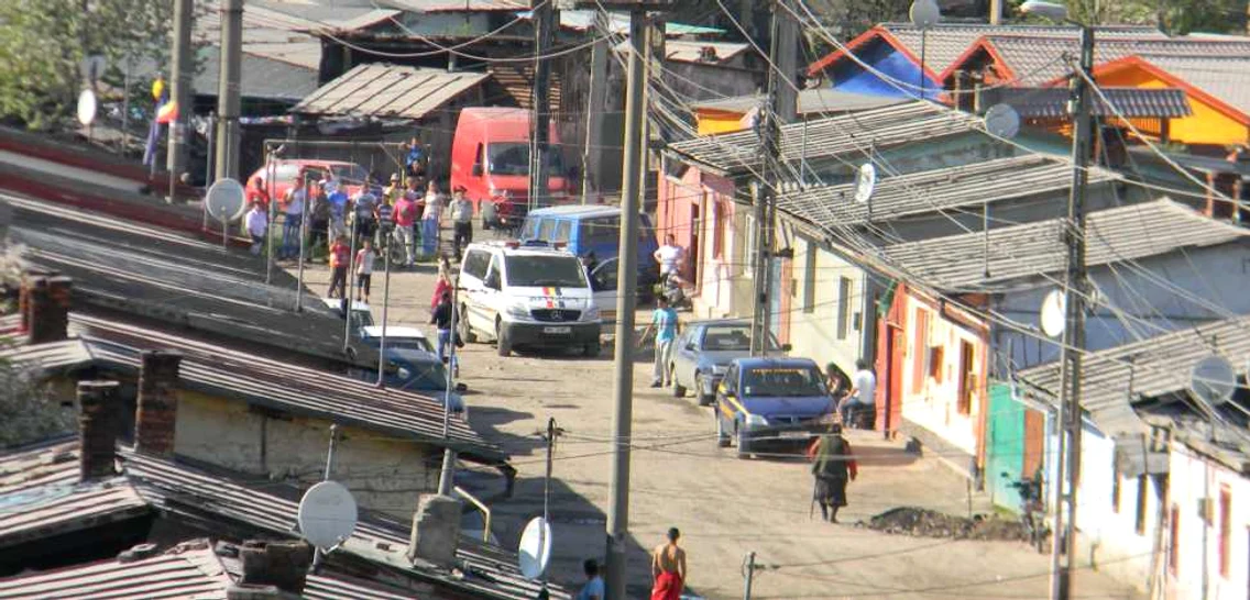 Procurorii au reţinut 6 persoane în urma descinderilor din Dealul Crucii de la Reşiţa