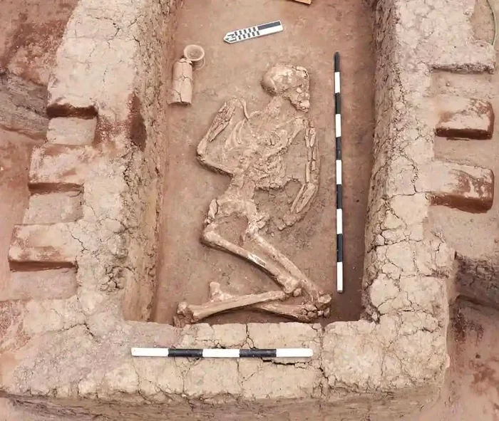 Necropolă descoperită la Kom el-Khilgan (© Facebook / Ministry of Tourism and Antiquities)