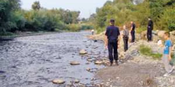 Curs de apă otrăvit la Petroşani
