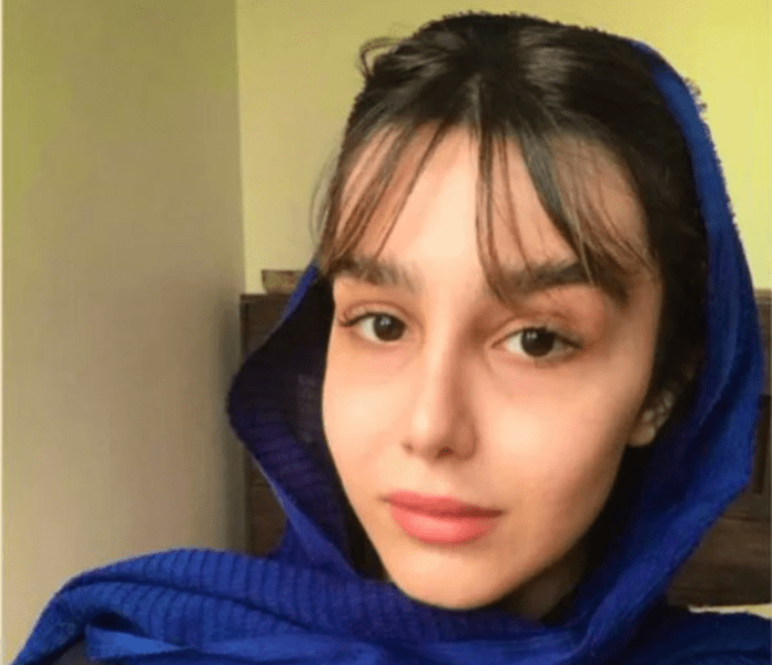 Iran: Autoarea unui interviu cu tatăl tinerei Masha Amini, condamnată fără audiere