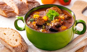 Cioraba de vacuta  Sursa foto shutterstock 153403229 jpg