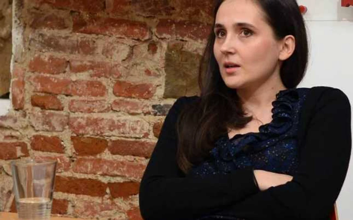 Prozatoarea şi poeta Lavinia Bălulescu, editor Adevărul, va fi prezentă la Casa Poeziei de la FILIT