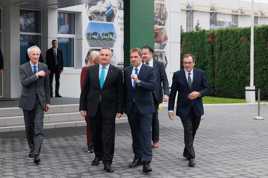Șeful Renault: „Viitorul Dacia în România este strălucitor”. Ciucă: „Există perspective de dezvoltare”