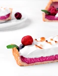 Tarta cu fructe si bezea  Sursa foto shutterstock 1994028971 jpg