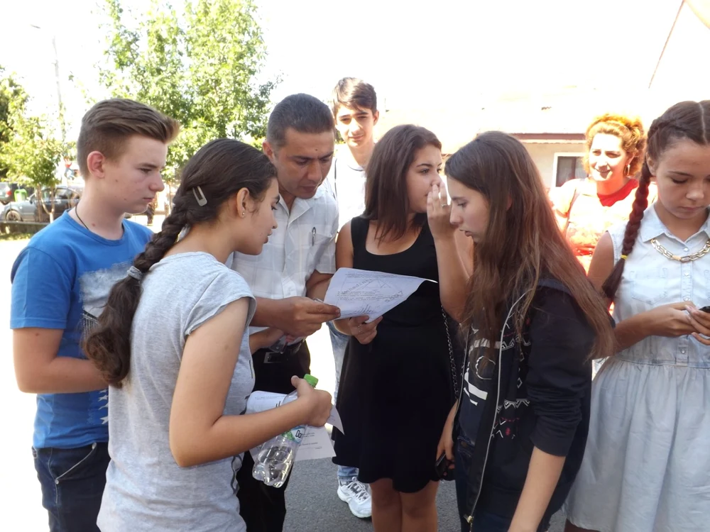 Mai mulţi elevii au declarat că au fost încurcaţi de graficul de la primul subiect FOTO Alexandra Georgescu