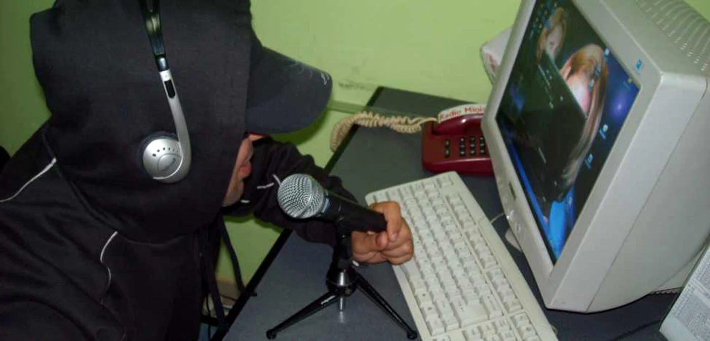 Târgovişte: Radio Maneaua face furori în sat