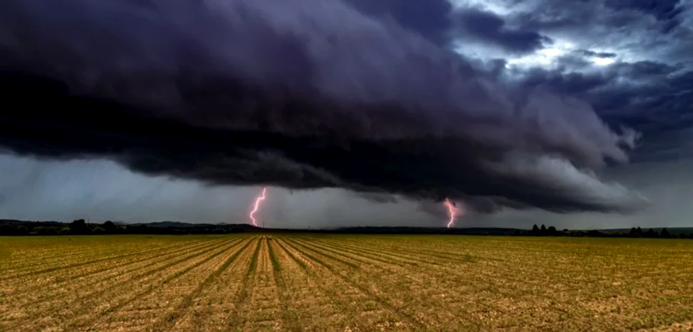 Romania se imparte intre canicula si vijelii FOTO Shutterstock