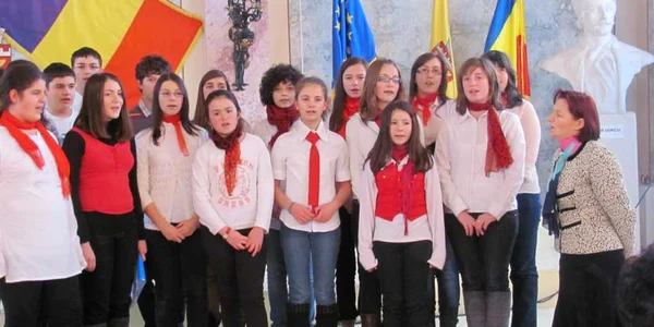Grupuri de colindători din mai multe şcoli din judeţ vor fi mâine la Consiliul Judeţean