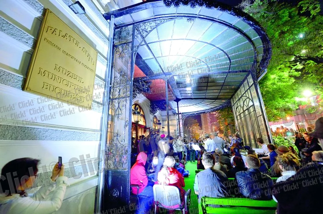 
    Câteva mii de bucureşteni  au apreciat concertele  şi spectacolele  găzduite de Palatul Şuţu  (Foto: Eduard Enea)  