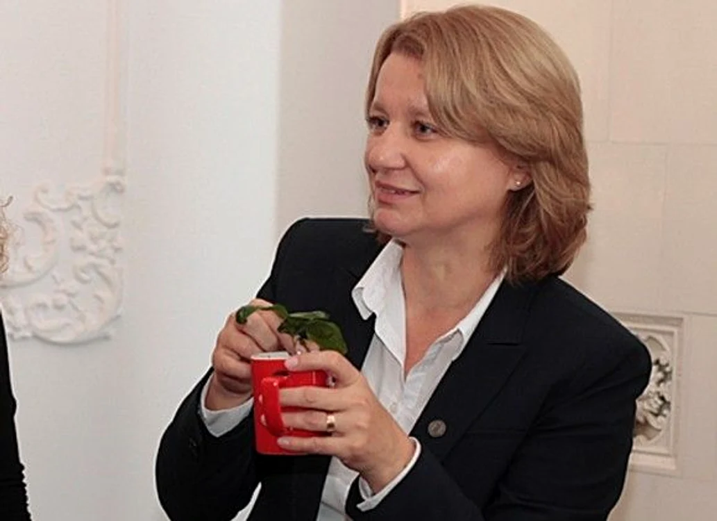 
    Paulina Anastasiu, directorul Grădinii Botanice din Bucureşti, a plantat câteva răsaduri de arbori de cafea  