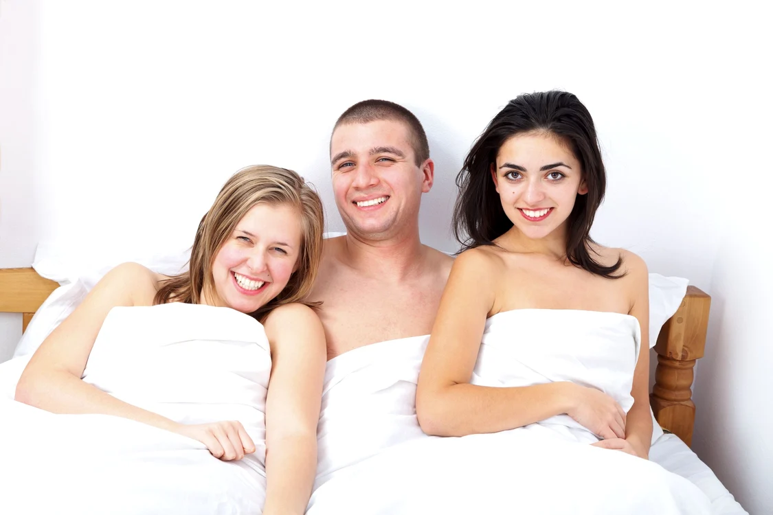 Sexul în grup este una dintre cele mai răspândite fantezii erotice în rândul bărbaţilorfoto: 123RF