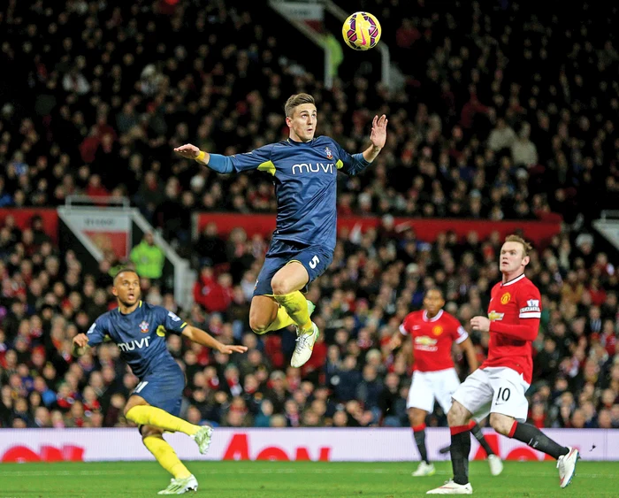 
    Florin Gardoş a dominat spaţiul aerian din careul celor de la Southampton în victoria cu 1-0 obţinută pe stadionul „Old Trafford”Foto: Gulliver/ GettyImages   