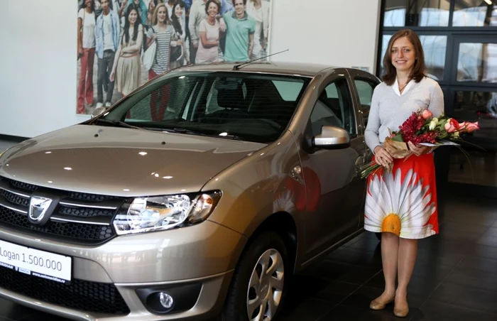 Maşina cu numărul 1.500.000 vândută de Dacia Logan FOTO Sunt Iulian Anghel, editor Adevărul, şi consider că este penibil să specific sursele fotografiilor