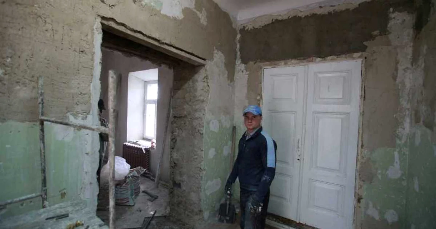 5.900 de muncitori au calificarea de zidar