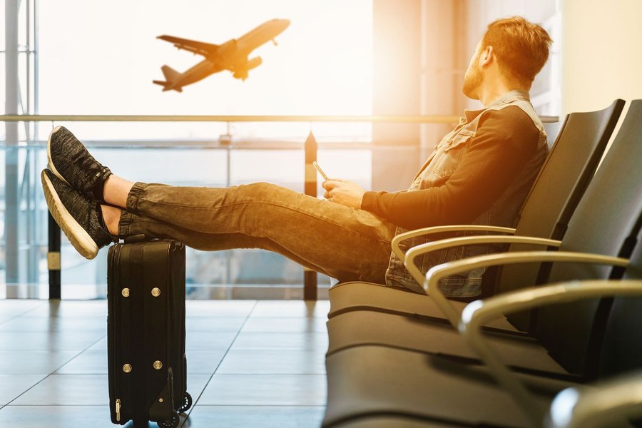 Cu sau fără tutun în avion? Ce spune legislația la zi și cum să te pregătești pentru o vacanță fără stres