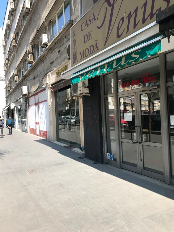 Toţi cei care au apreciat-o pe Zina Dumitrescu au putut depune flori la sediul casei de modă Venus