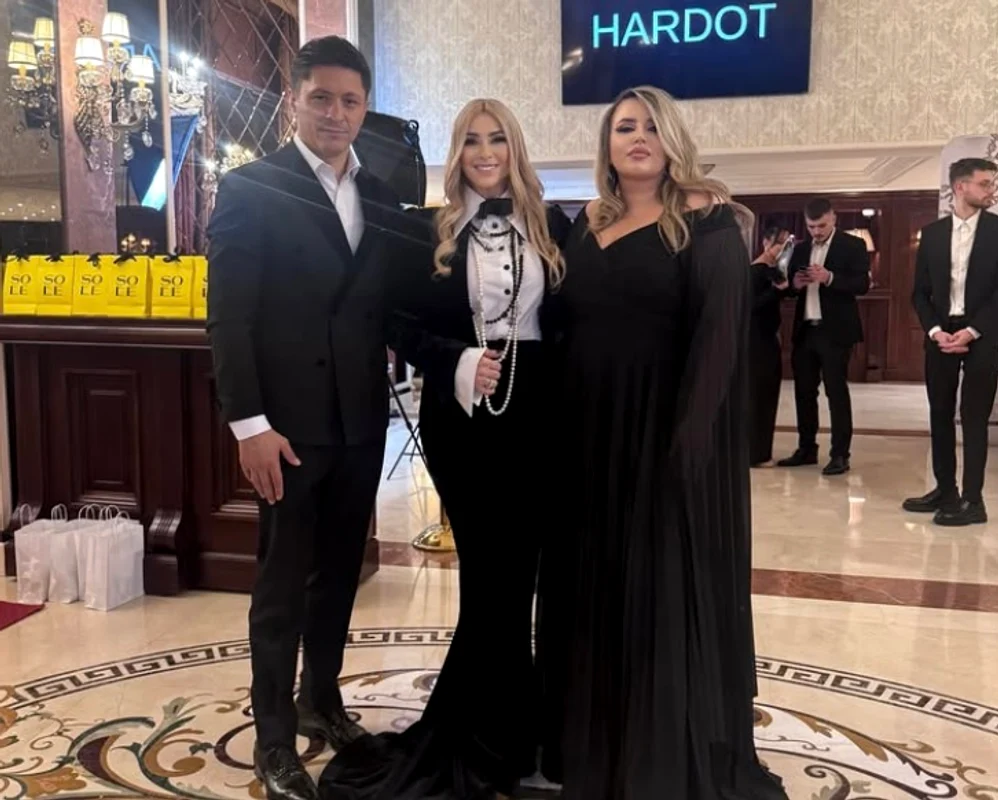 Anamaria Prodan și Ronald Gavril au fost premiați, miercuri seară,  la Leaders &Influencers Awards by Flavia Covaciu foto: Instagram 