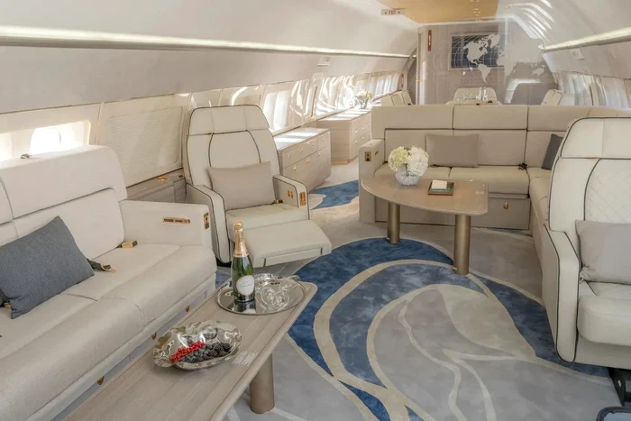 Interiorul avionului este de un lux incredibil