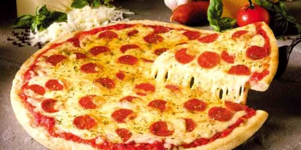 Pizza cu oregano proaspăt este recomandată mai ales bărbaților cu risc crescut de cancer de prostată