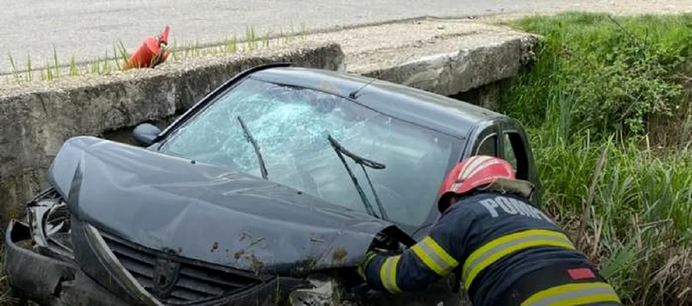 Autoturismul în care micuța de 10 luni și-a pierdut viața / foto: ISU Argeș