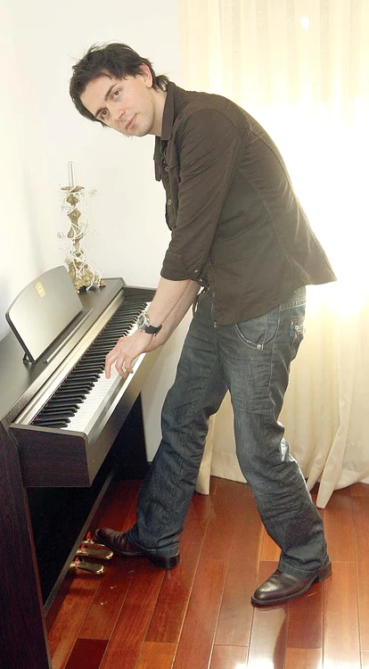 Keo s-a ocupat de cariera lui, dar şi de cea a femeilor din viaţa sa