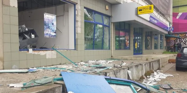 Bancomat aruncat în aer la Arad FOTO aradon.ro