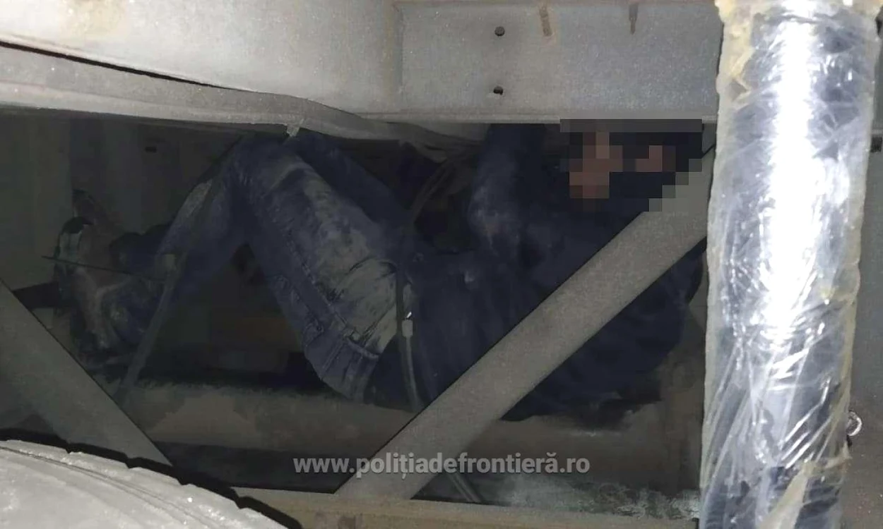 Sirieni ascunsi pe osia unui marfar FOTO Poliţia de Frontieră