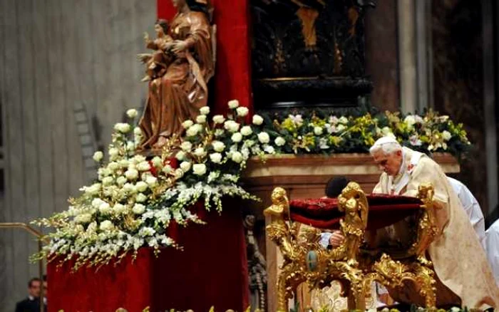 Papa Benedict al XVi-lea în timpul slujbei FOTO Getty Images