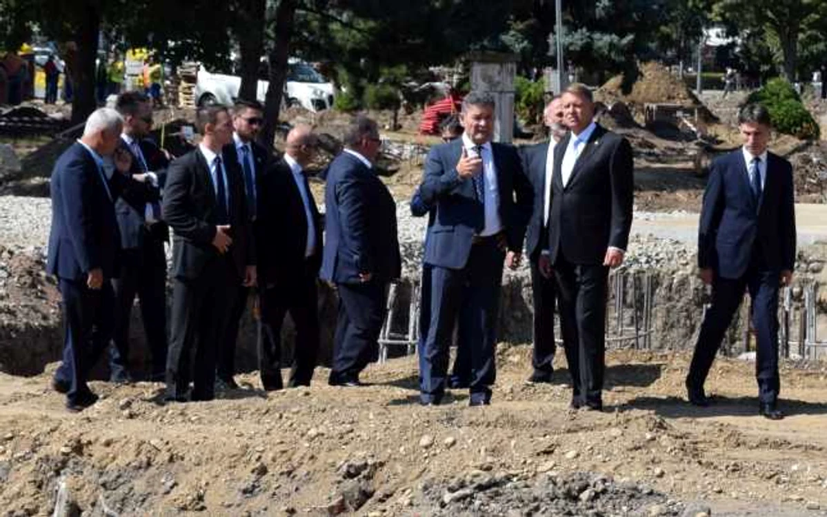 Preşedintele Klaus Iohannis pe şantierul din Parcul Unirii, Alba Iulia